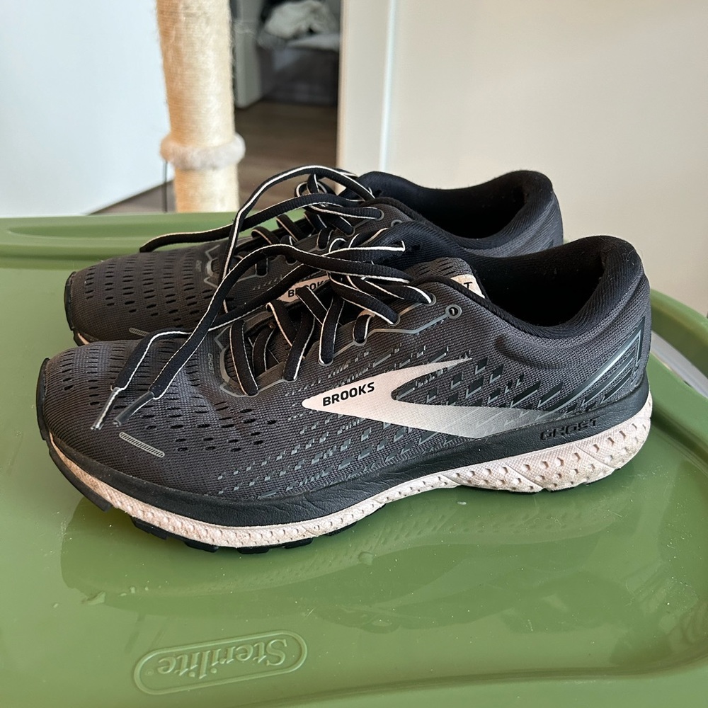 Brooks Women's Ghost 13, Black/Hushed Violet, 9 Medium